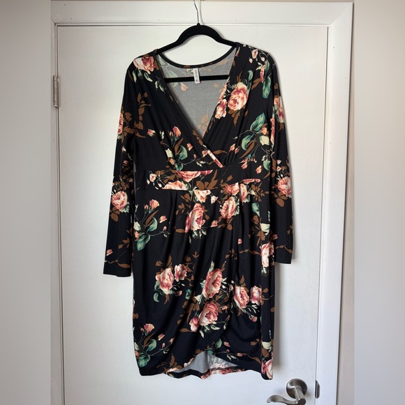 Dresses & Skirts - Floral Long Sleeve Wrap Style Dress